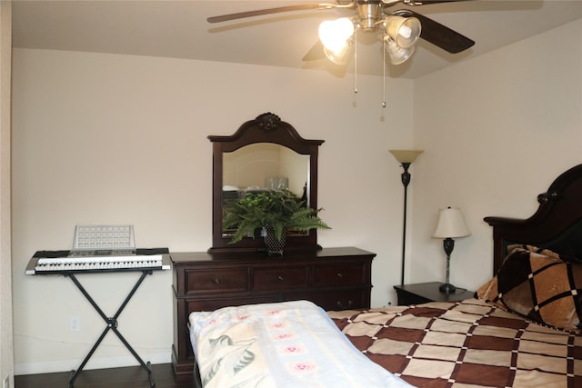 bedroom with ceiling fan