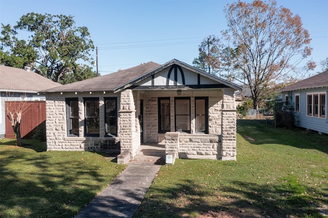 view of front of home with a front lawn and covered porch