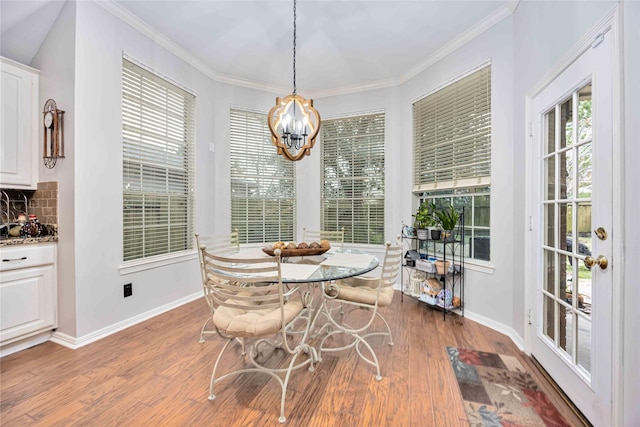 sunroom / solarium featuring a notable chandelier