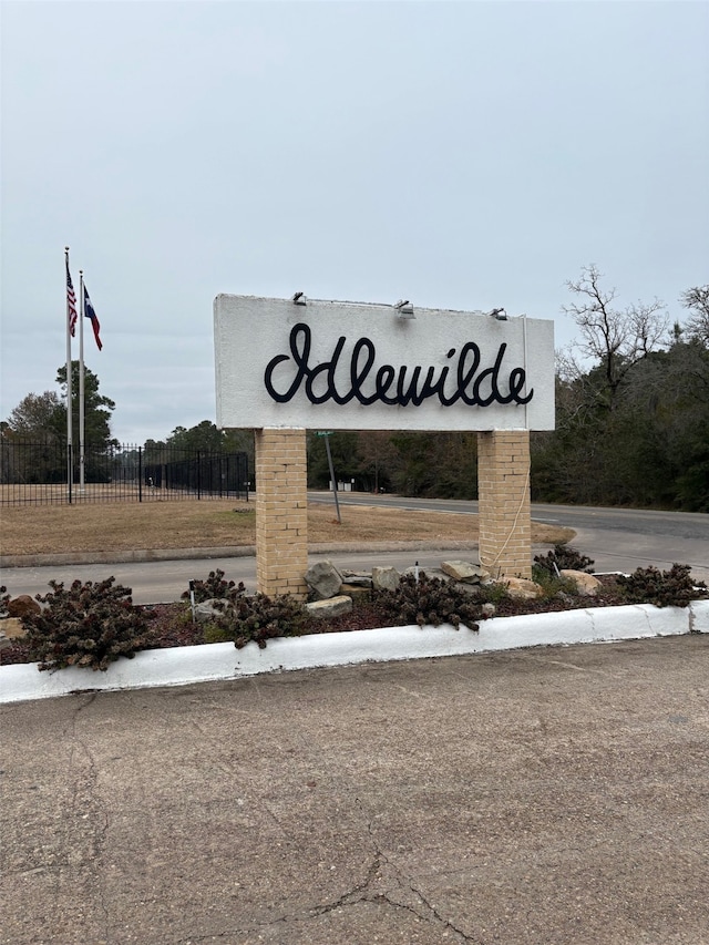 view of community / neighborhood sign