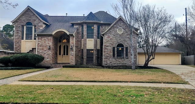 view of front facade featuring a garage and a front lawn