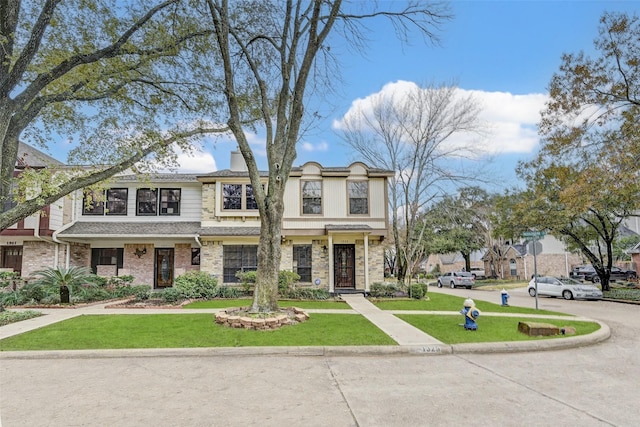 view of front of house featuring a front yard