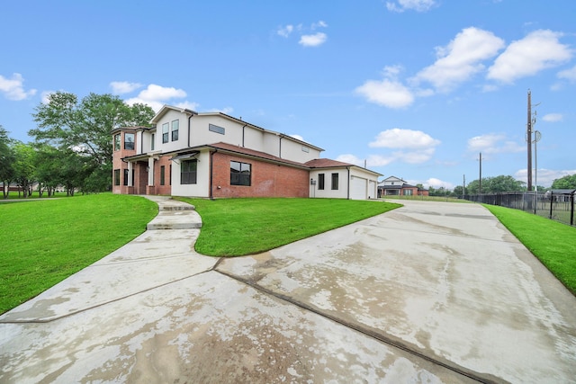 view of front of home featuring a front yard