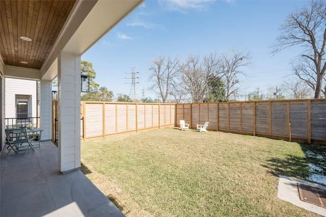 view of yard featuring a patio