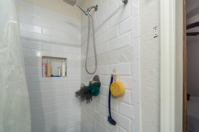 bathroom featuring a shower with shower curtain