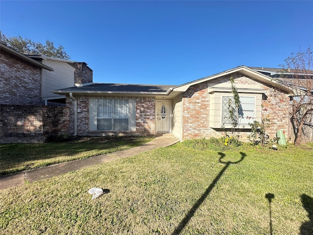 ranch-style house featuring a front lawn