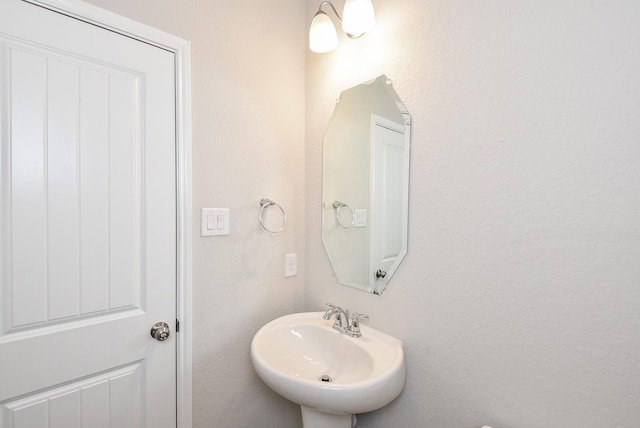 bathroom with sink