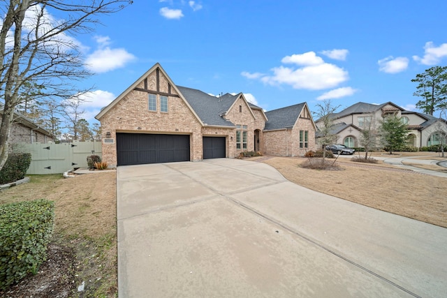 view of front of house featuring a front lawn