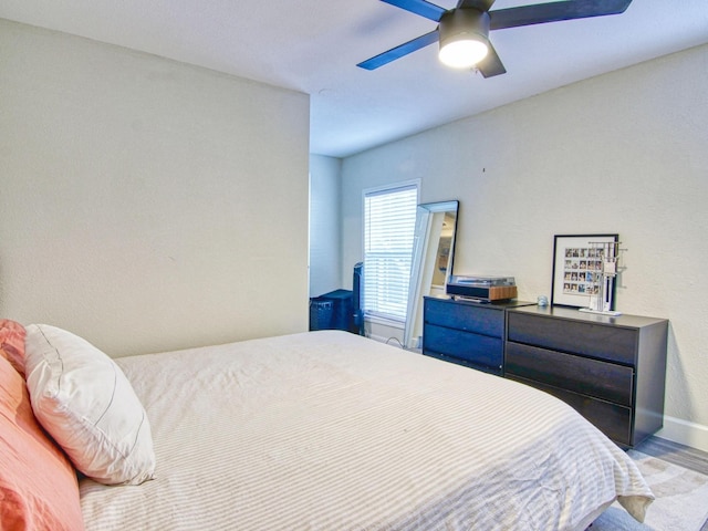 bedroom with ceiling fan