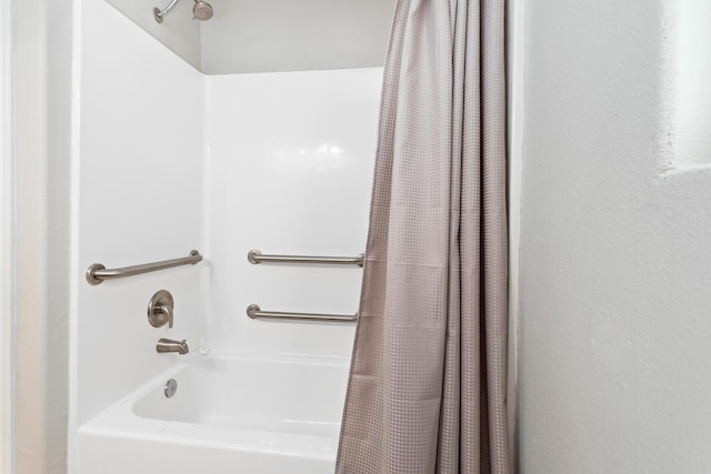 bathroom featuring shower / bath combo