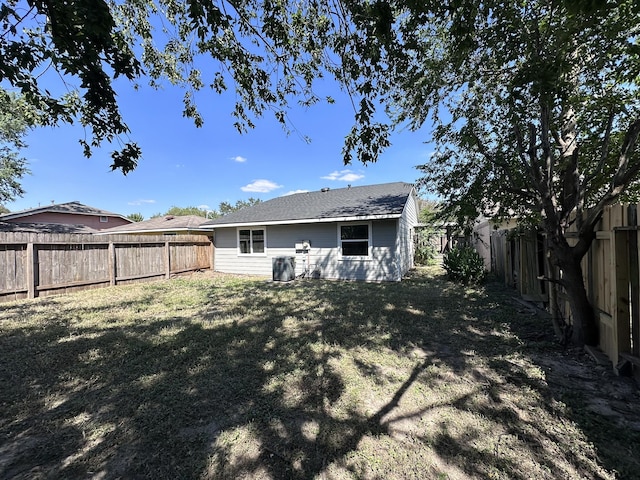 back of house featuring a yard