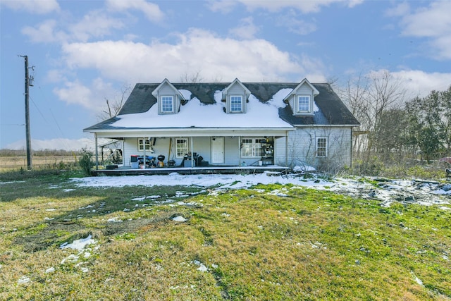 view of front of house featuring a porch and a lawn