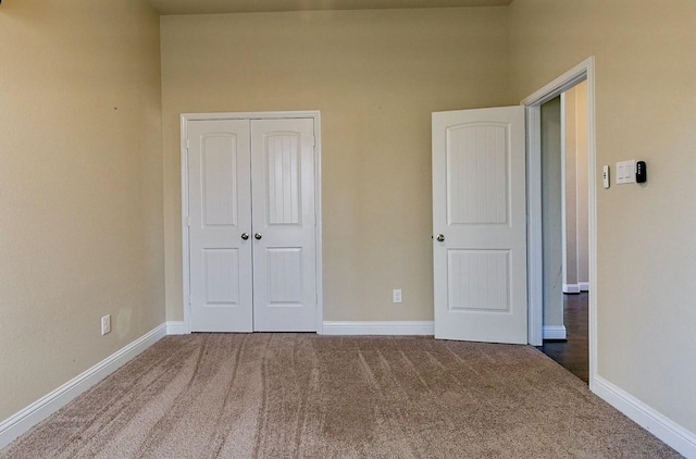 unfurnished bedroom with carpet flooring and a closet