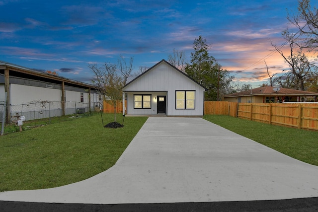 view of front of property with fence and a front lawn