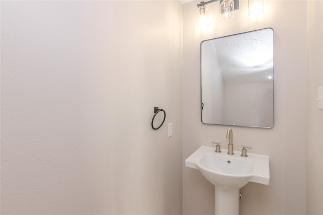 bathroom featuring sink