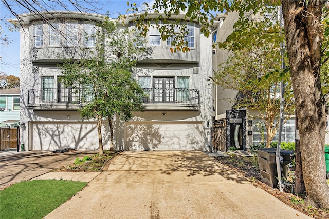 view of front facade featuring a garage