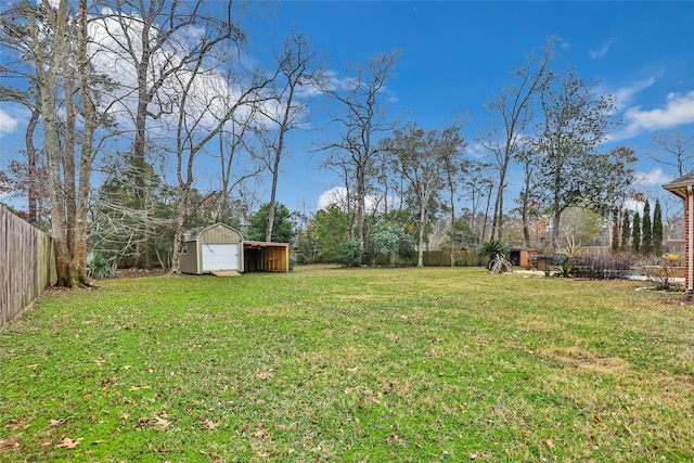 view of yard with a shed