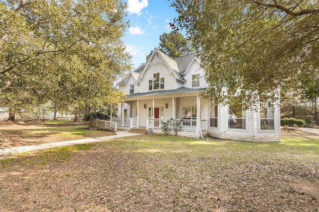 view of front of home featuring a porch and a front lawn