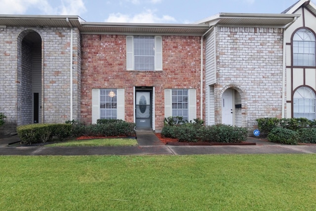 view of property featuring a front lawn