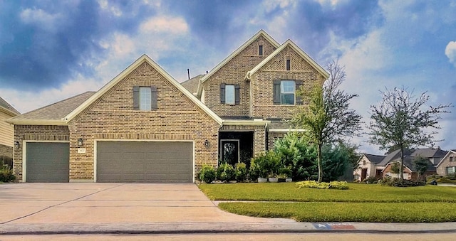 view of front facade featuring a garage and a front yard