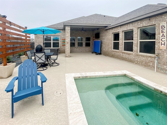 view of pool with outdoor dining space, a hot tub, a ceiling fan, and a patio