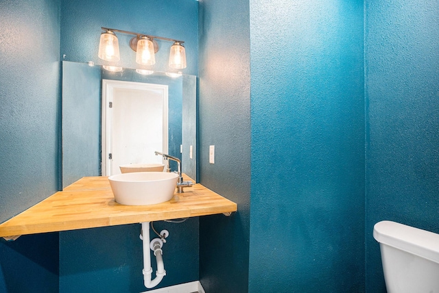 bathroom featuring sink and toilet