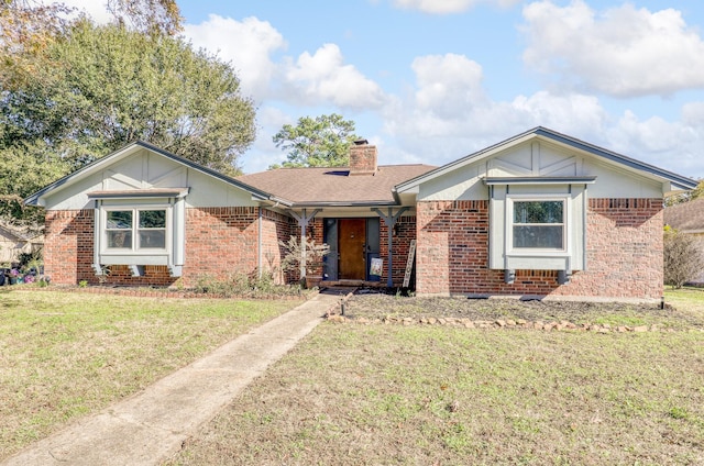 view of front of home with a front lawn