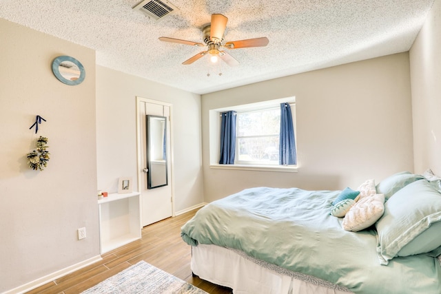 bedroom featuring a textured ceiling and ceiling fan