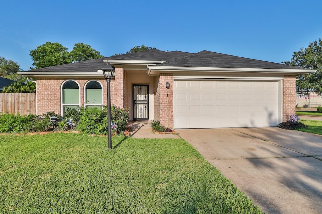 view of front of home with a garage and a front yard