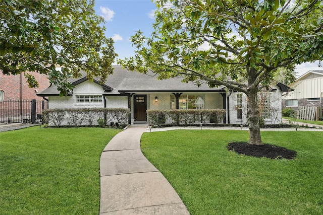 single story home with a front lawn