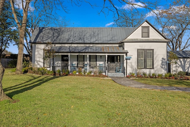 view of front facade featuring a front lawn and a porch