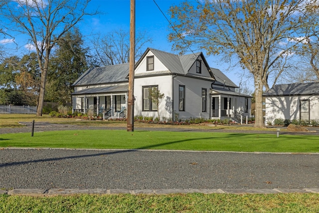 view of front of house with a front lawn