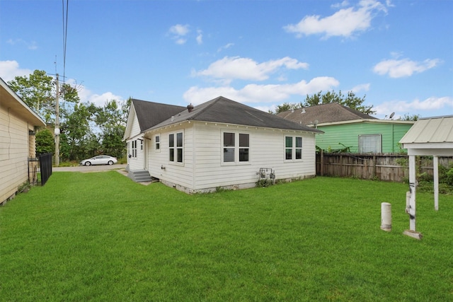 back of house featuring a lawn