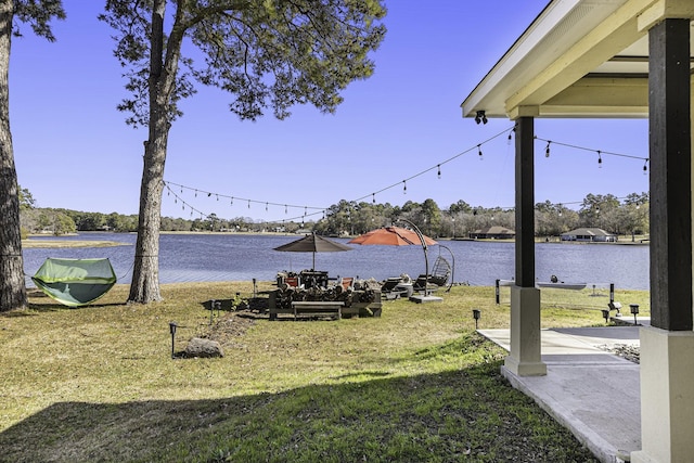 view of yard with a water view