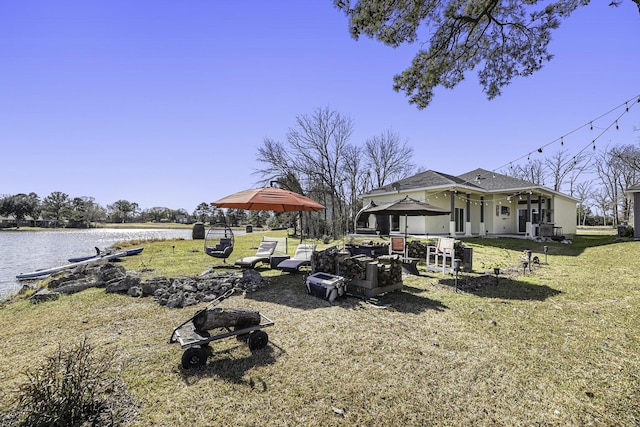 view of yard featuring a water view