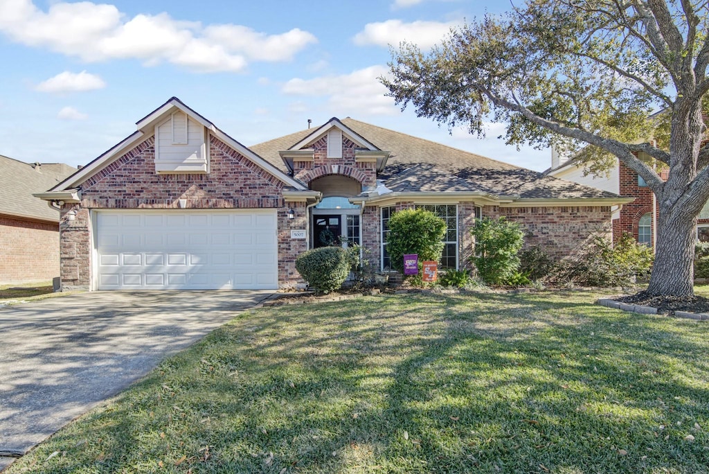 view of front facade featuring a garage and a front lawn