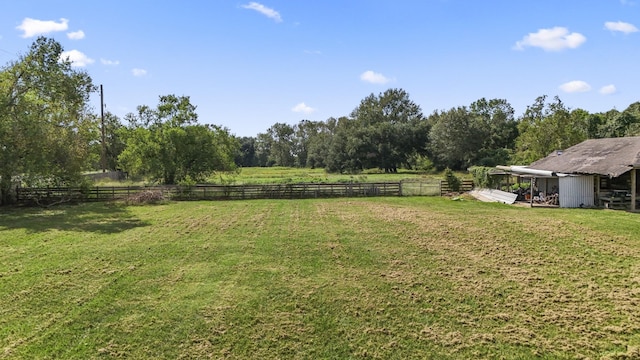 view of yard featuring a rural view