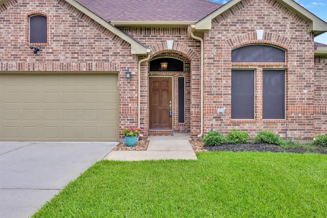 view of front facade with a garage and a front yard