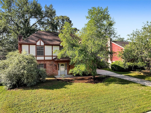 view of front of home featuring a front yard