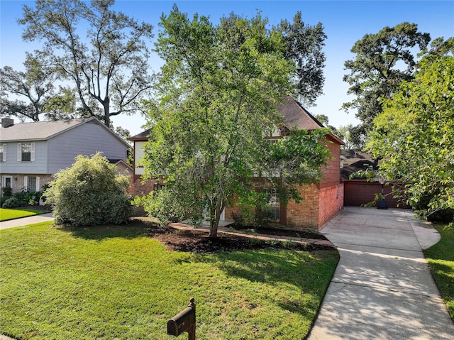 view of front facade with a front yard