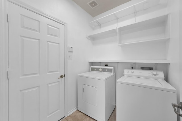 washroom featuring light tile patterned floors and independent washer and dryer