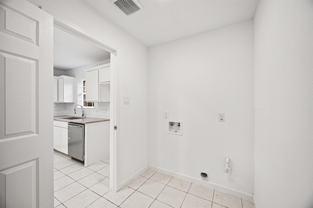 washroom featuring sink, hookup for a washing machine, and light tile patterned floors