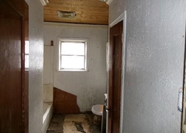 bathroom with a bathtub