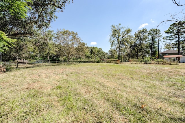 view of yard featuring a rural view