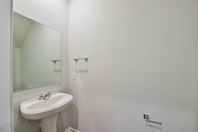 bathroom featuring sink