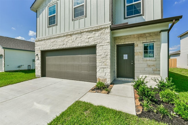 view of front of property featuring a garage and a front lawn