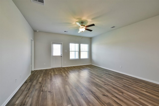 unfurnished room featuring dark wood-type flooring and ceiling fan