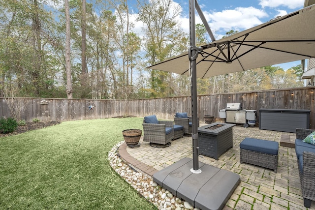 view of patio featuring an outdoor living space with a fire pit