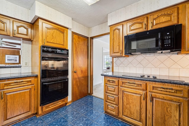 kitchen with tasteful backsplash, a textured ceiling, and black appliances