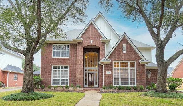 view of front facade with a front lawn